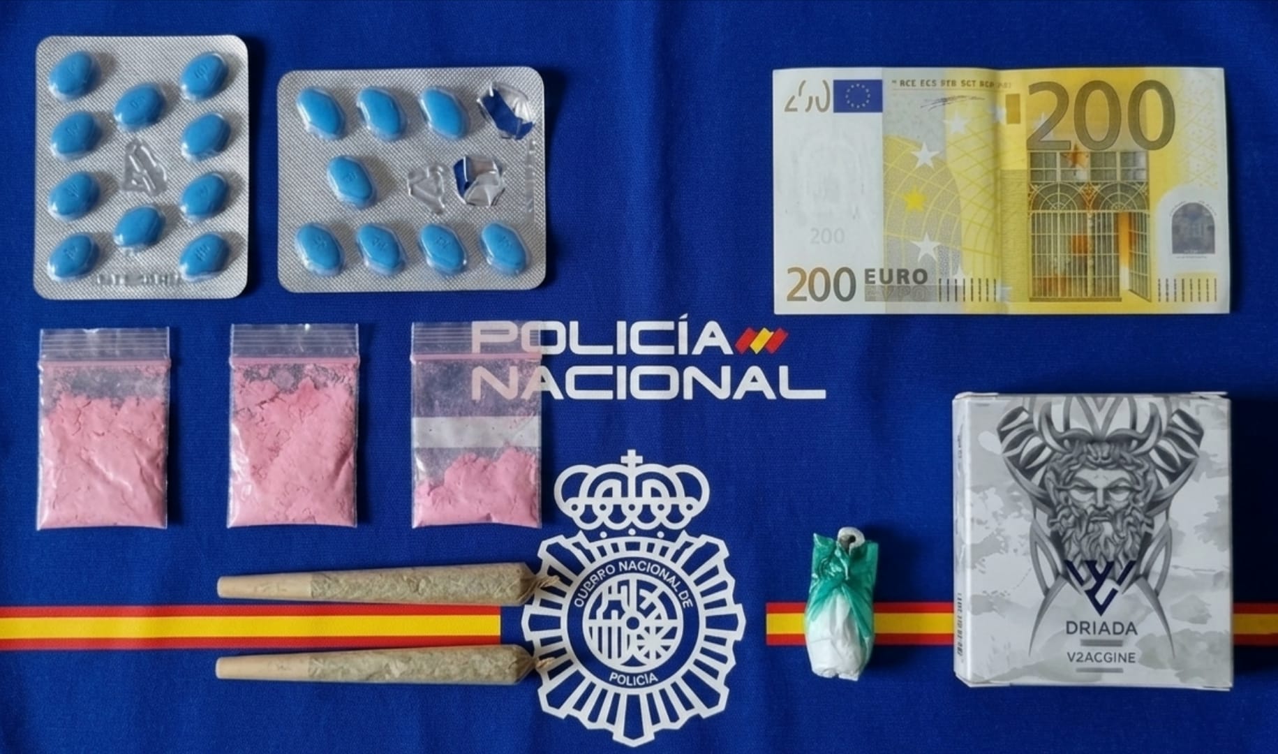 Imagen compartida por JUPOL. Detenido un taxista por transportar drogas y medicamentos de contrabando ocultos en el interior del vehículo
