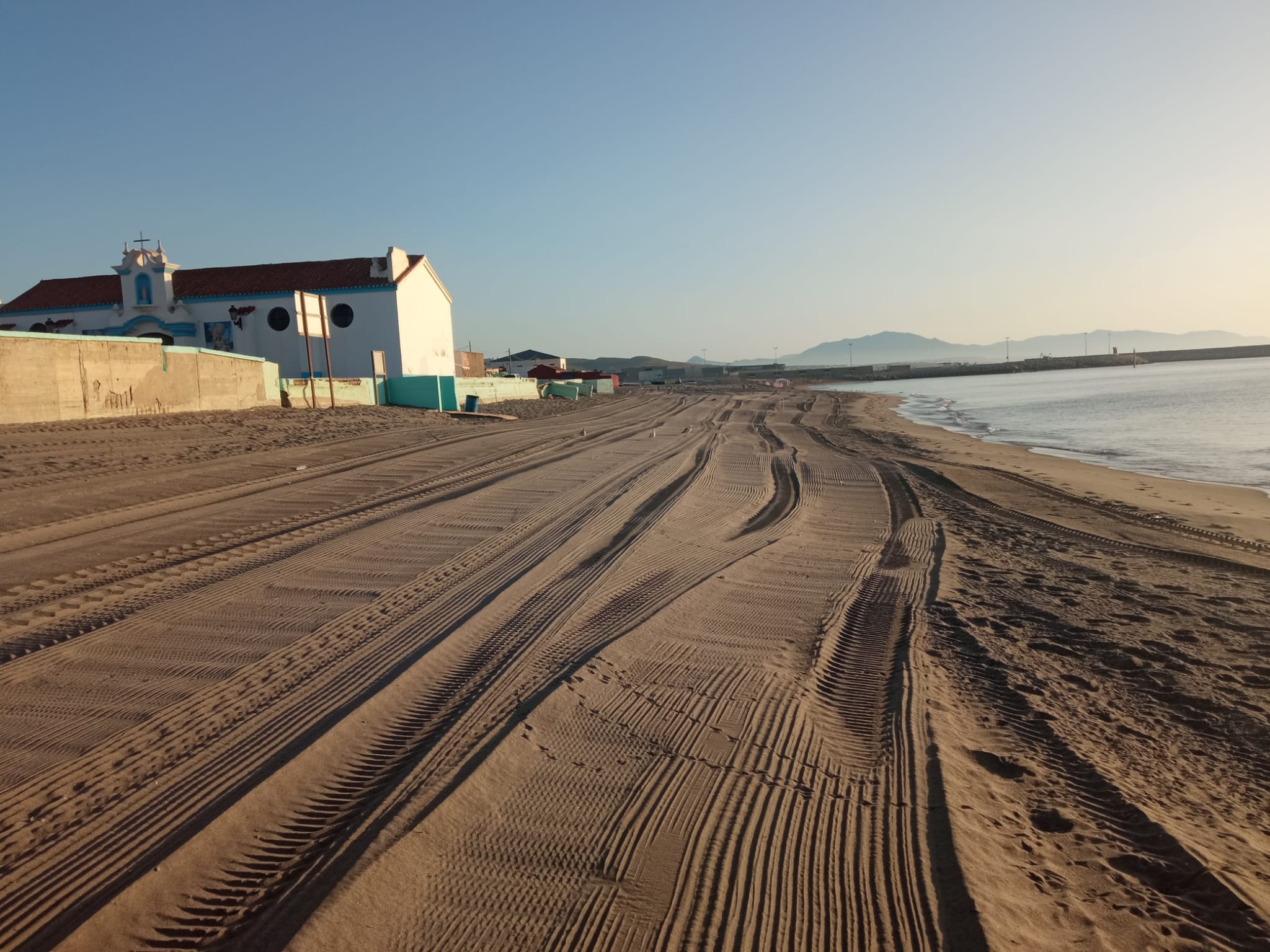 La Junta recomienda temporalmente no bañarse en un tramo de la playa de Levante