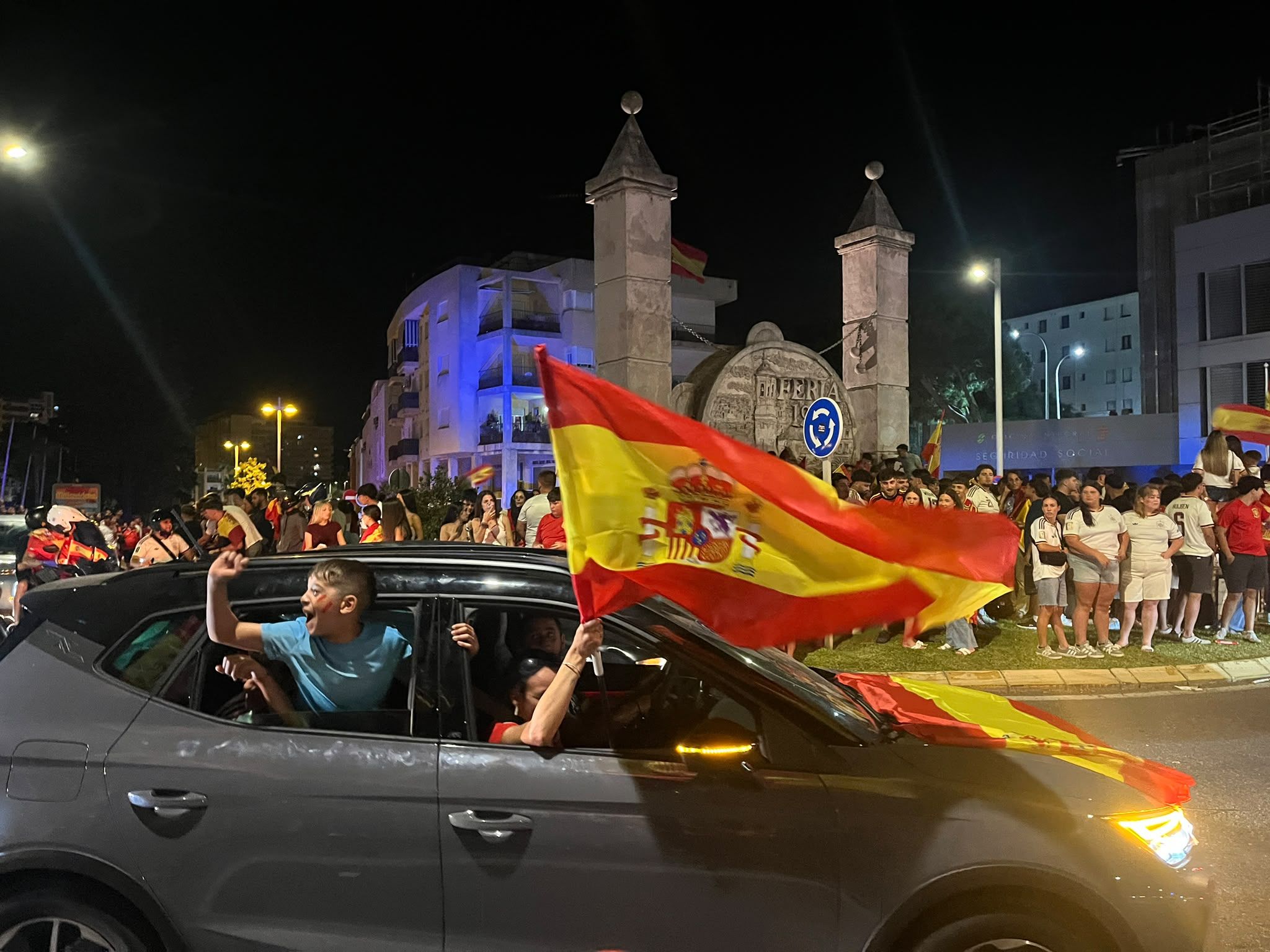 La comarca se tira a la calle para celebrar el triunfo de España La comarca se tira a la calle para celebrar el triunfo de España