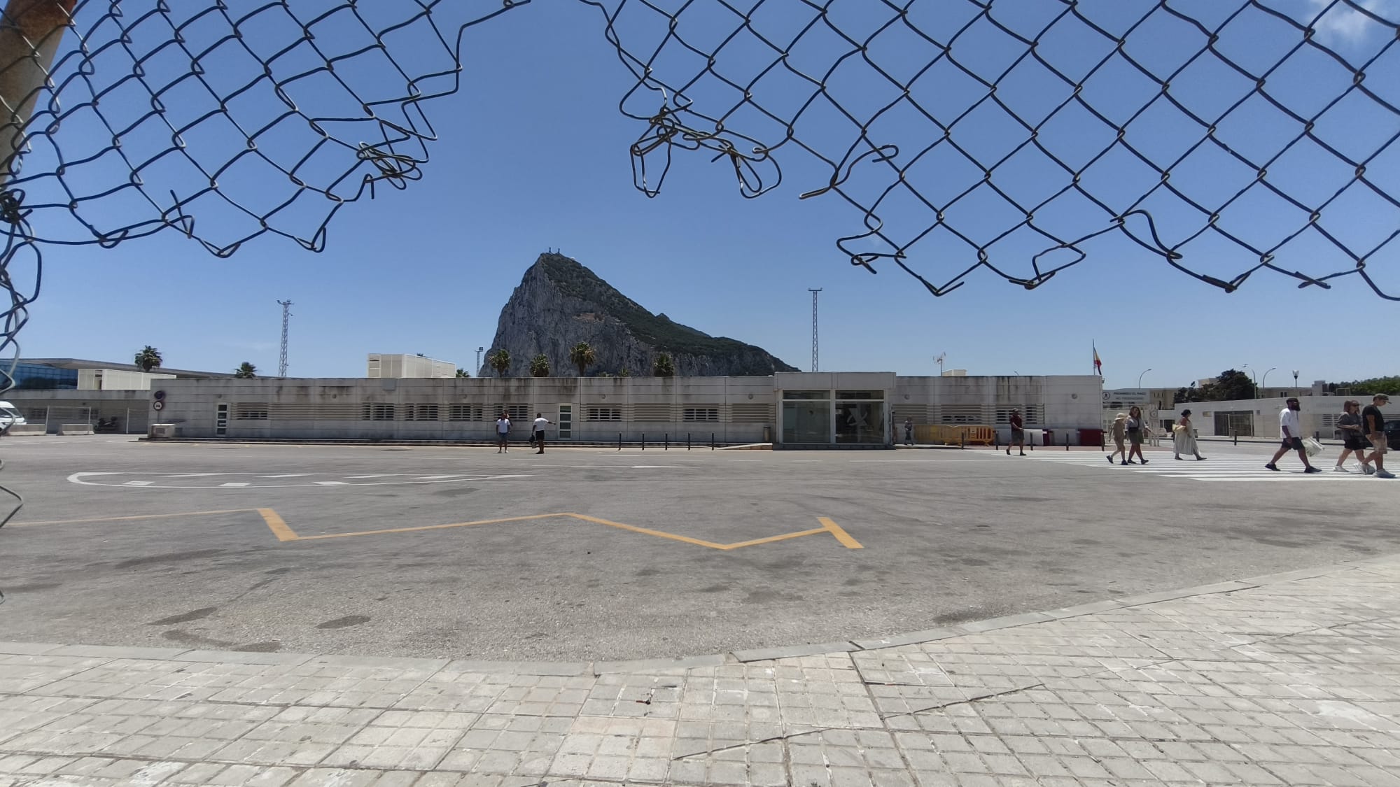 La Verja, a punto de ser historia tras su construcción por Reino Unido y su cierre durante años por Franco