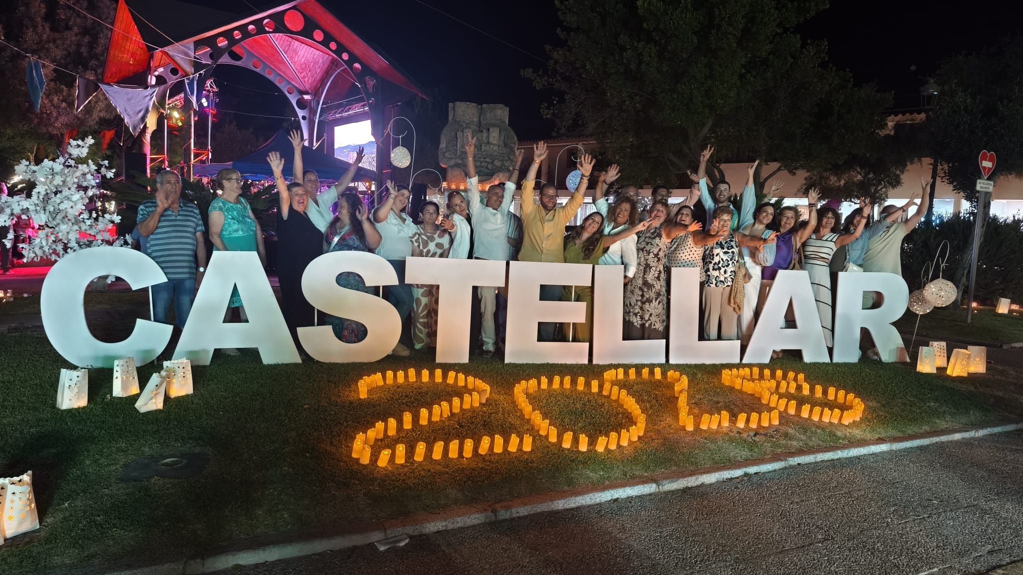 La Plaza Andalucía de Castellar enamora en una gran Noche de Velas La Plaza Andalucía de Castellar enamora en una gran Noche de Velas