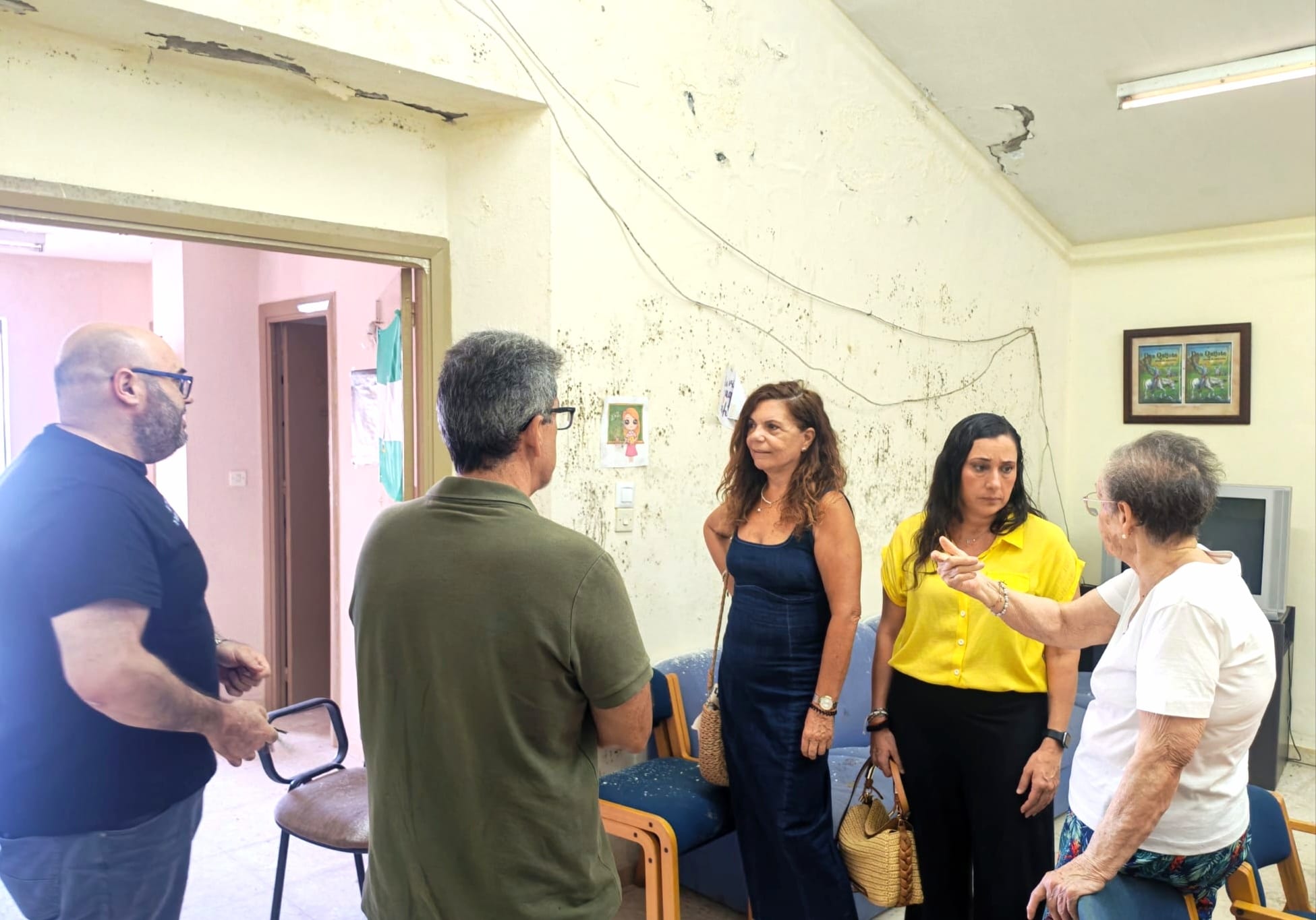 Visita a sede Los Pastores. El PSOE de Algeciras denuncia que la sede de los vecinos de Los Pastores lleva cinco meses cerrada Visita a sede Los Pastores. El PSOE de Algeciras denuncia que la sede de los vecinos de Los Pastores lleva cinco meses cerrada