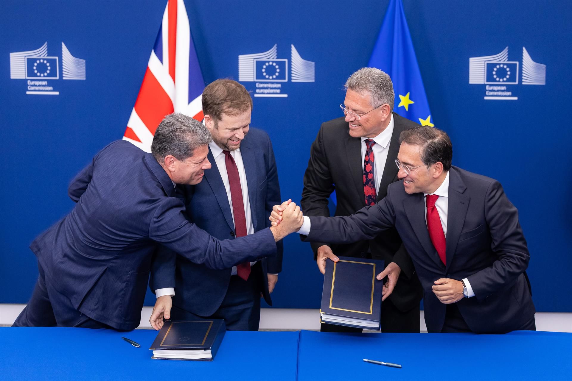 La UE y Reino Unido firman en Bruselas el acuerdo que derribará la Verja centenaria en Gibraltar La UE y Reino Unido firman en Bruselas el acuerdo que derribará la Verja centenaria en Gibraltar
