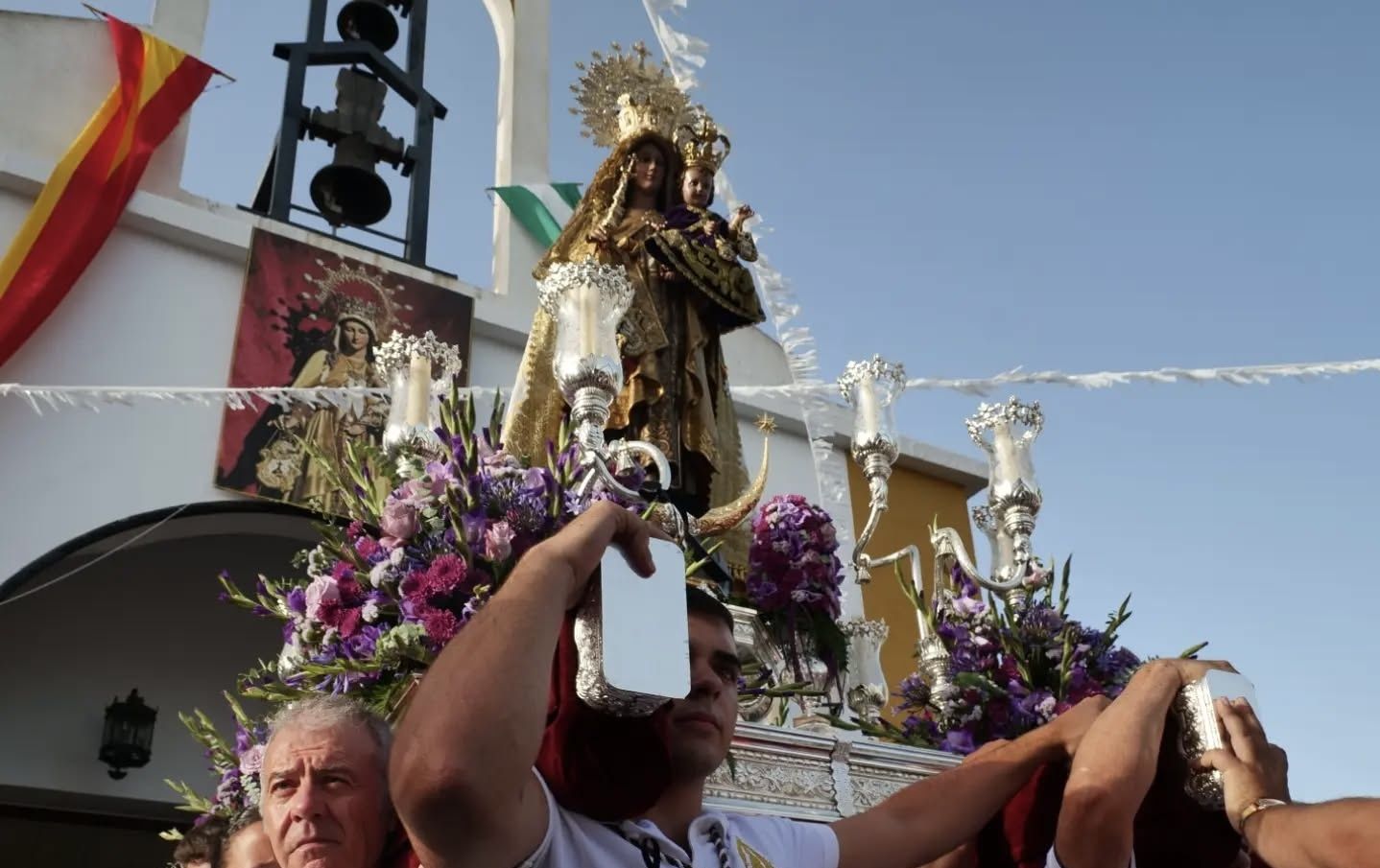 Imagen de la procesión. 8Directo. Palmones se llena de fe por la Virgen del Carmen