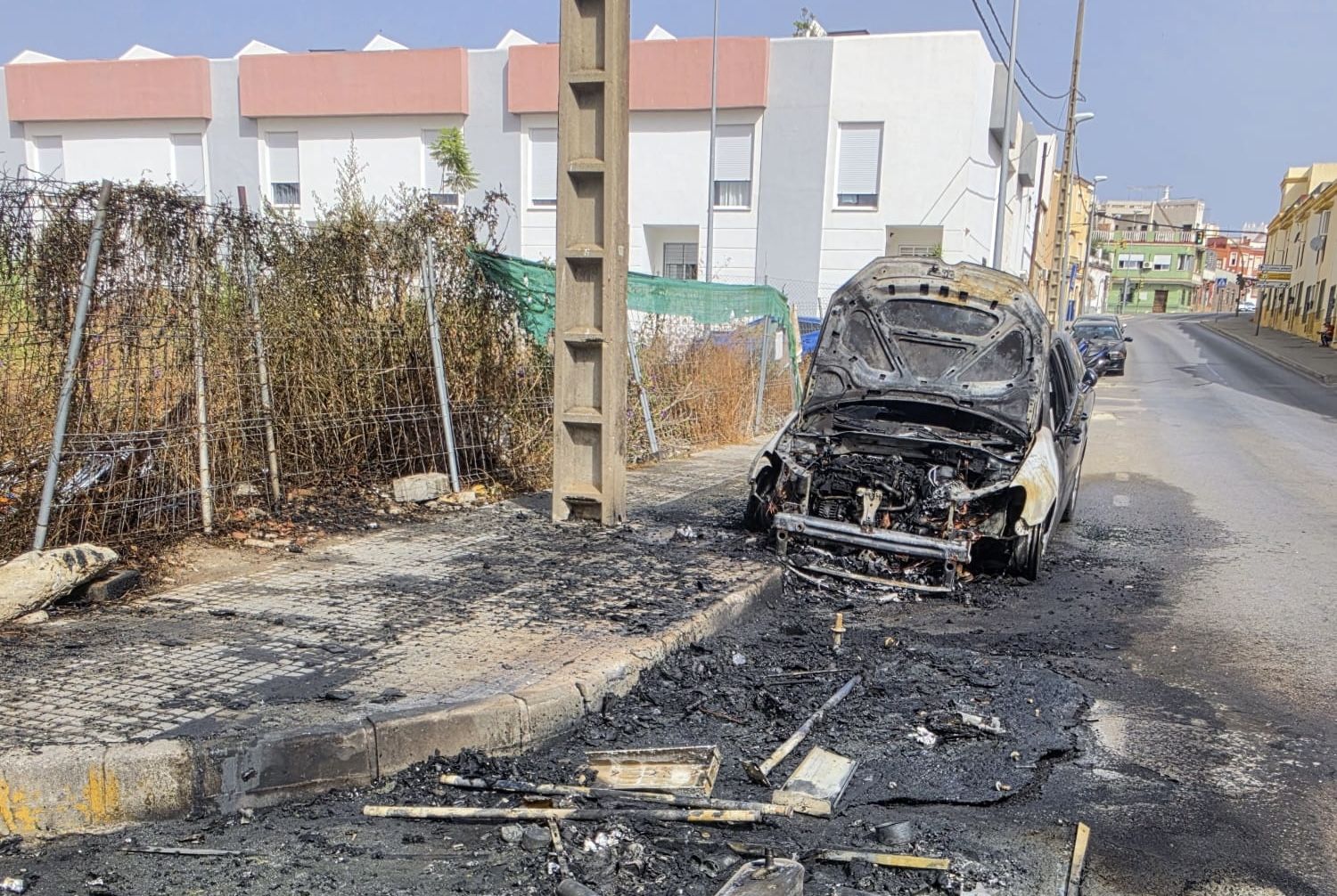 Imagen de uno de los fuegos. Detenido el presunto autor de provocar tres incendios registrados este domingo en Algeciras