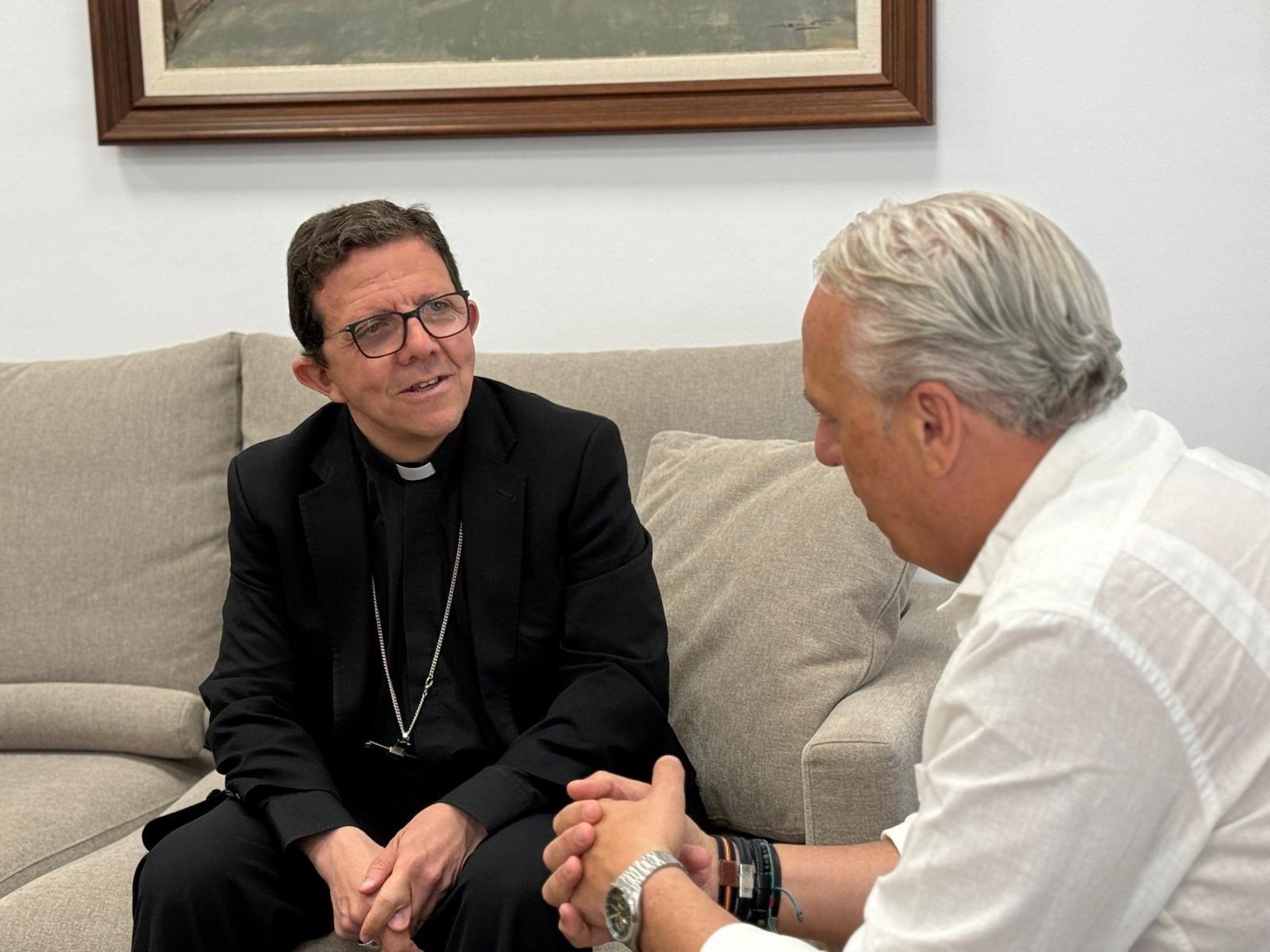 Ayuntamiento de San Roque y Obispado avanzan en la resolución de asuntos pendientes en el municipio