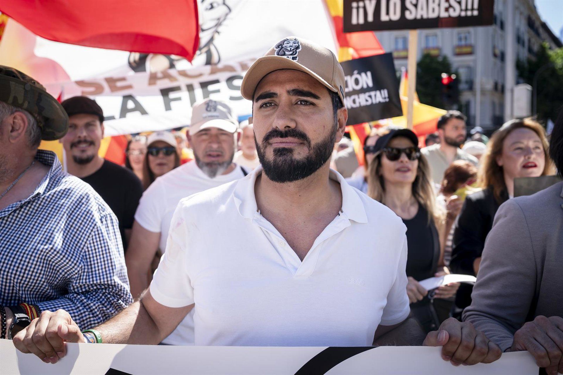 Archivo - El eurodiputado y líder de Se Acabó la Fiesta (SALF), Luis 'Alvise' Pérez, durante una manifestación para exigir la dimisión del presidente del Gobierno, Pedro Sánchez, a 23 de mayo de 2026, en Madrid (España). - A. Pérez Meca - Europa Press - Archivo