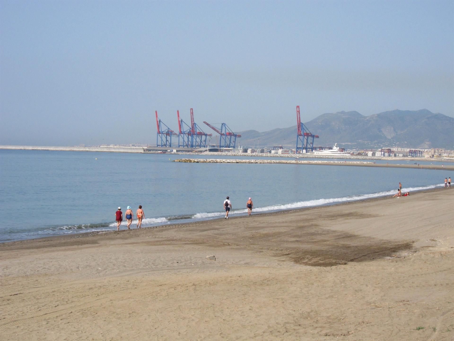 El Gobierno da luz verde al nuevo proyecto de ley del tabaco que ampliará los espacios libres de humo a las playas. IMAGEN: EUROPA PRESS