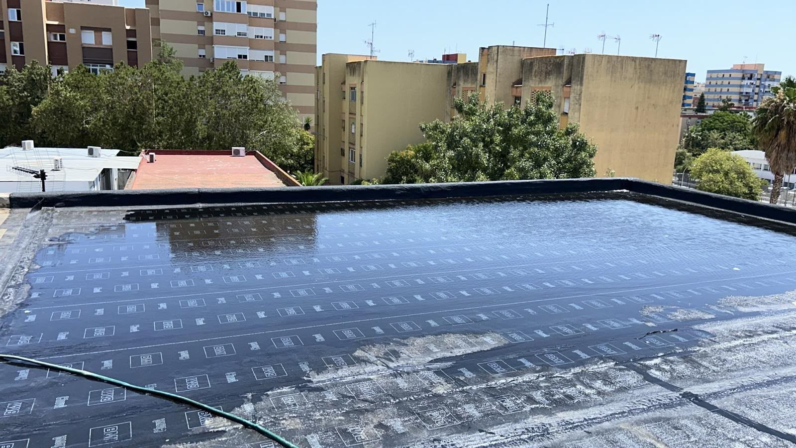 Avanzan las obras de impermeabilización en la Escuela Infantil El Faro de Algeciras
