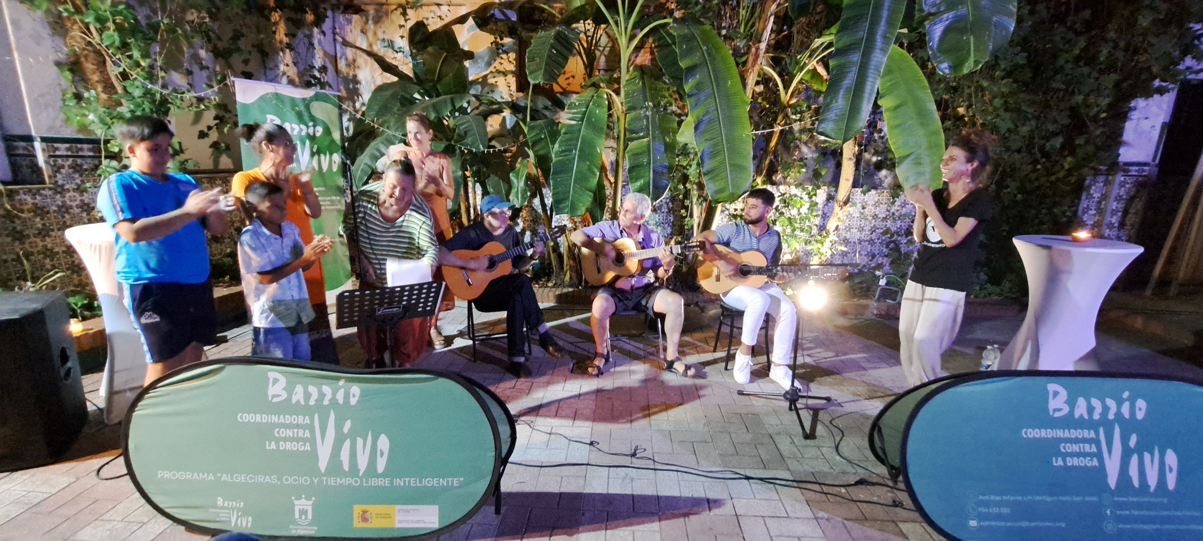 Los alumnos de Flamenco Tours Algeciras llevan el cante y el baile al Patio Alternativo de Barrio Vivo Los alumnos de Flamenco Tours Algeciras llevan el cante y el baile al Patio Alternativo de Barrio Vivo