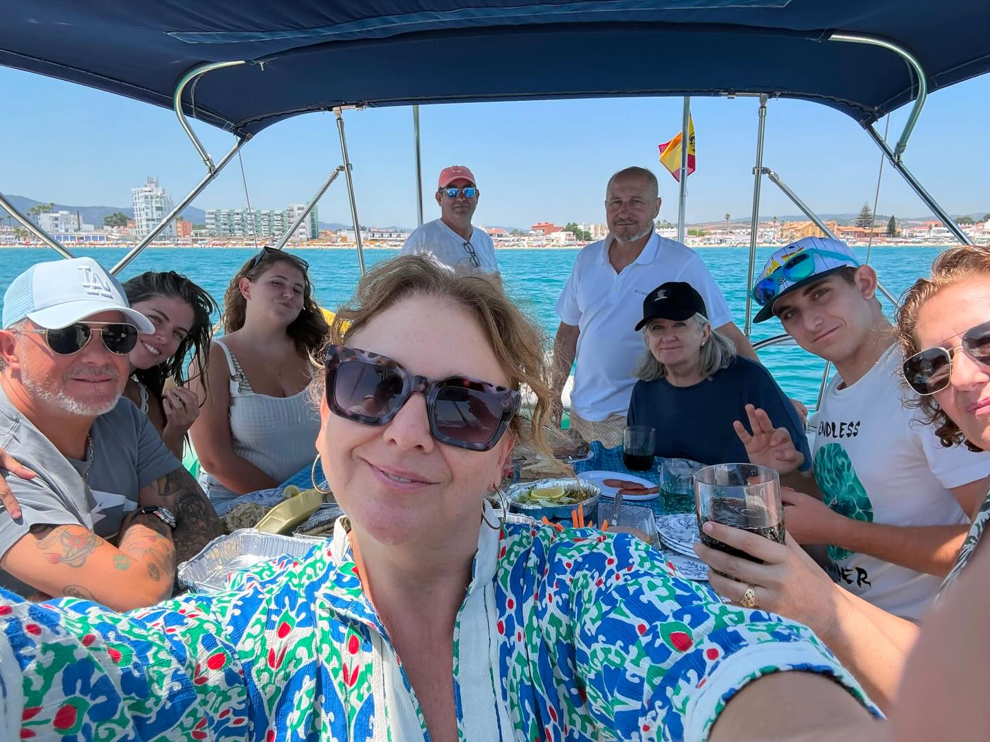 Alejandro Sanz vuelve a Algeciras: un paseo por la Bahía entre delfines y familia