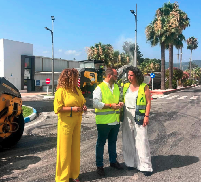 Castellar renueva el firme de la A-2100 a su paso por Pueblo Nuevo con una inversión de 320.000 euros