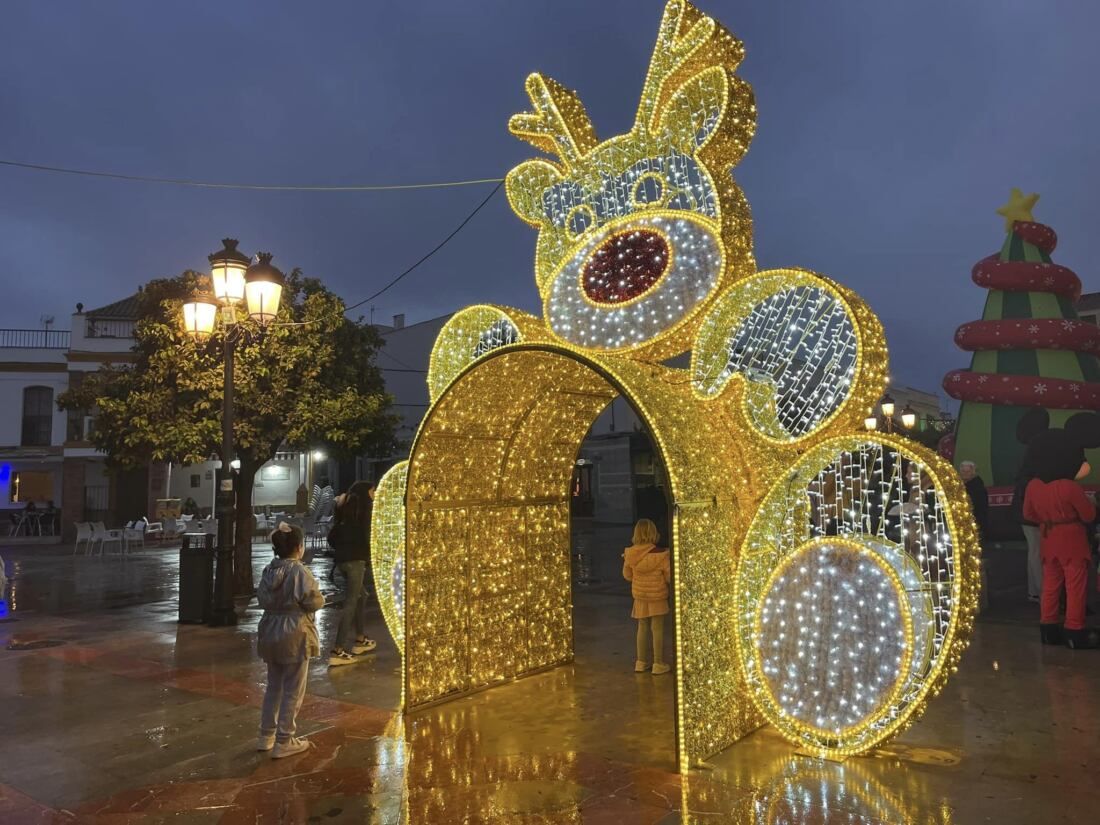 Alumbrado navideño en Los Barrios. Foto: S.F./ 8Directo.