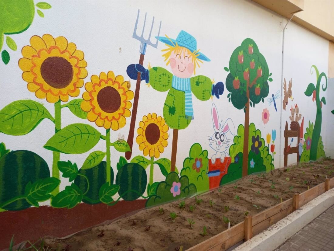 Cádiz.- El colegio de Puente Mayorga, en San Roque, estrena murales sobre sostenibilidad con el apoyo de Fundación Cepsa