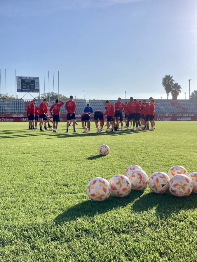 El Algeciras entrenó en el Mirador antes de partir hacia la capital de España. FOTO: ACF