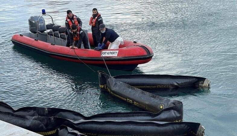 Limpieza vertido Puerto Gibraltar