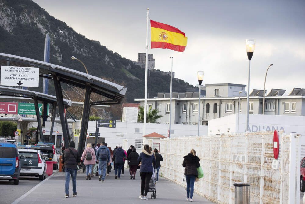 Frontera Gibraltar con bandera