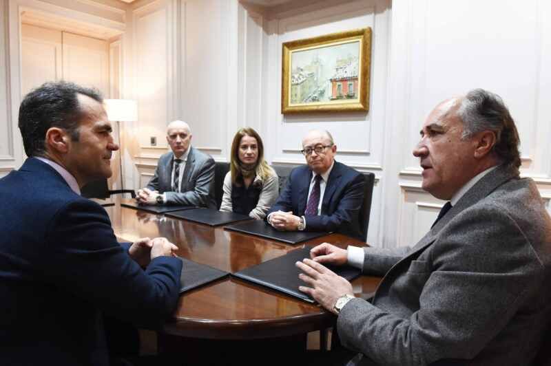 REUNION-DIRECTOE-NUEVA-EMPRESA-PUERTO