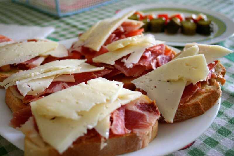 Tapas_de_jamón_y_queso