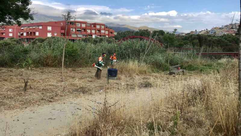 Operarios en el río Pícaro, en imagen de archivo.