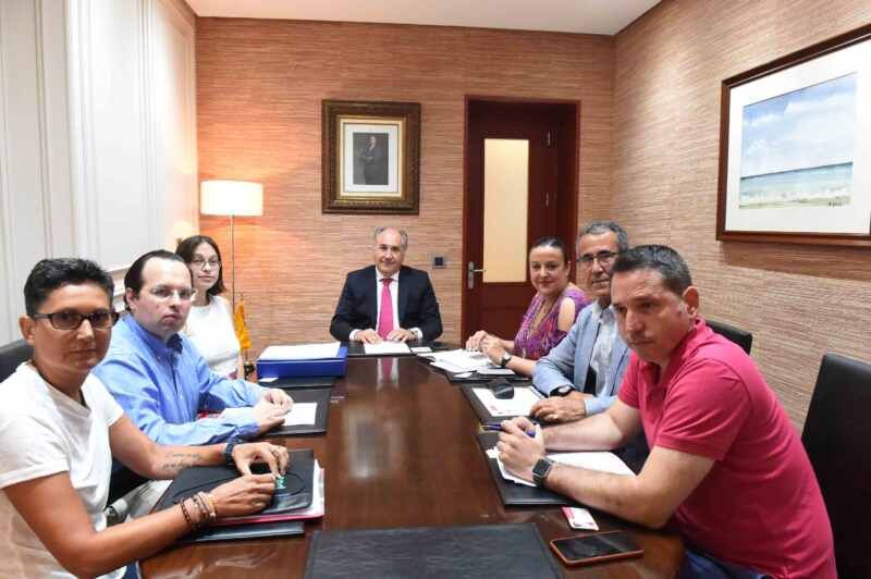 REUNIÓN CON DIRECTOR DE MEGADIVER GUARDERÍA DEL SALADILLO REUNIÓN CON DIRECTOR DE MEGADIVER GUARDERÍA DEL SALADILLO
