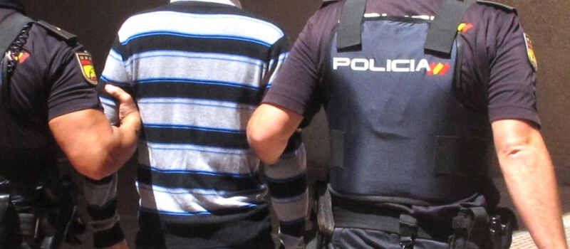 Varios detenidos en una operación antidroga en San Martín del Tesorillo. Foto de archivo de un detenido por la Policía Nacional.