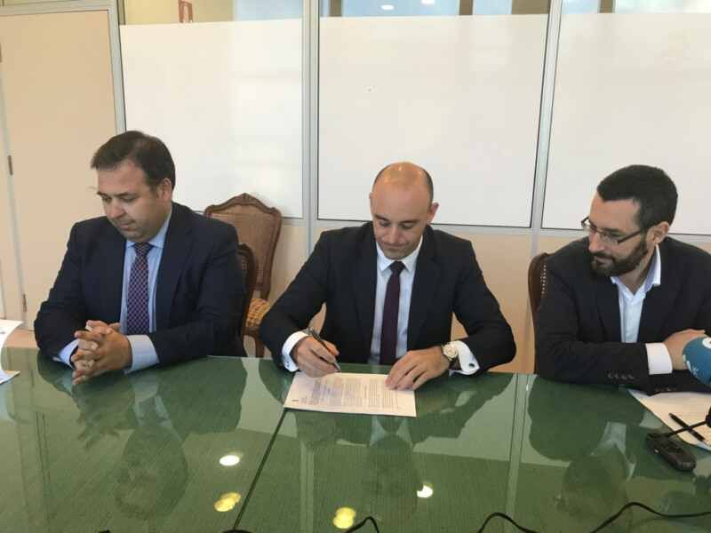 Firma_contrato_UTE_Bus