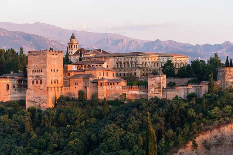 1280px-Dawn_Charles_V_Palace_Alhambra_Granada_Andalusia_Spain