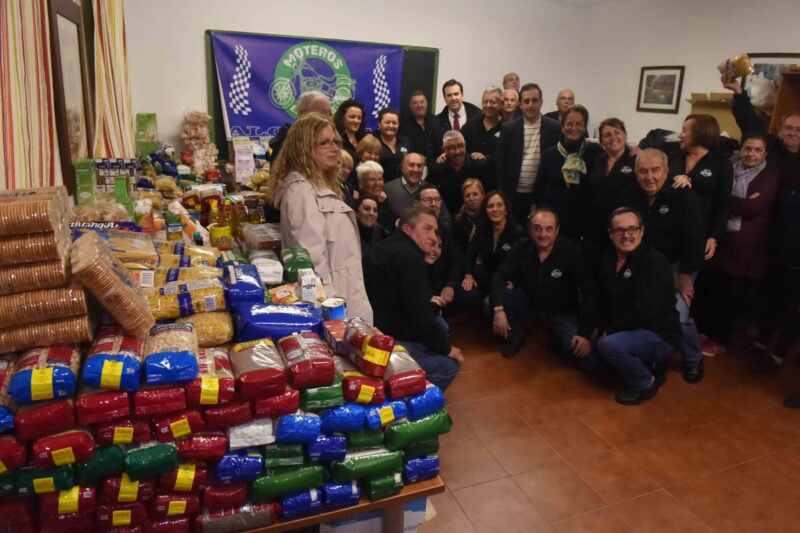 ENTREGA DE ALIMENTOS RECOGIDOS POR MOTEROS DEL SUR